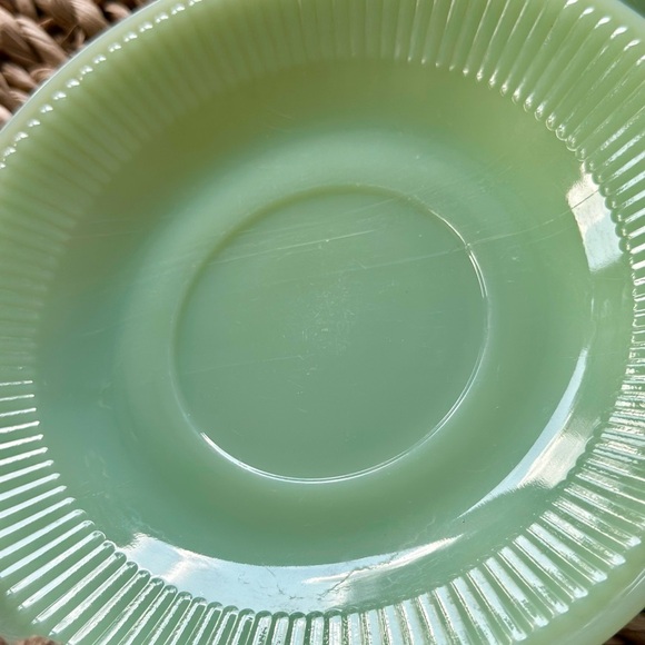 Jadeite Fire King, Anchor Hocking Saucers - Picture 3 of 7